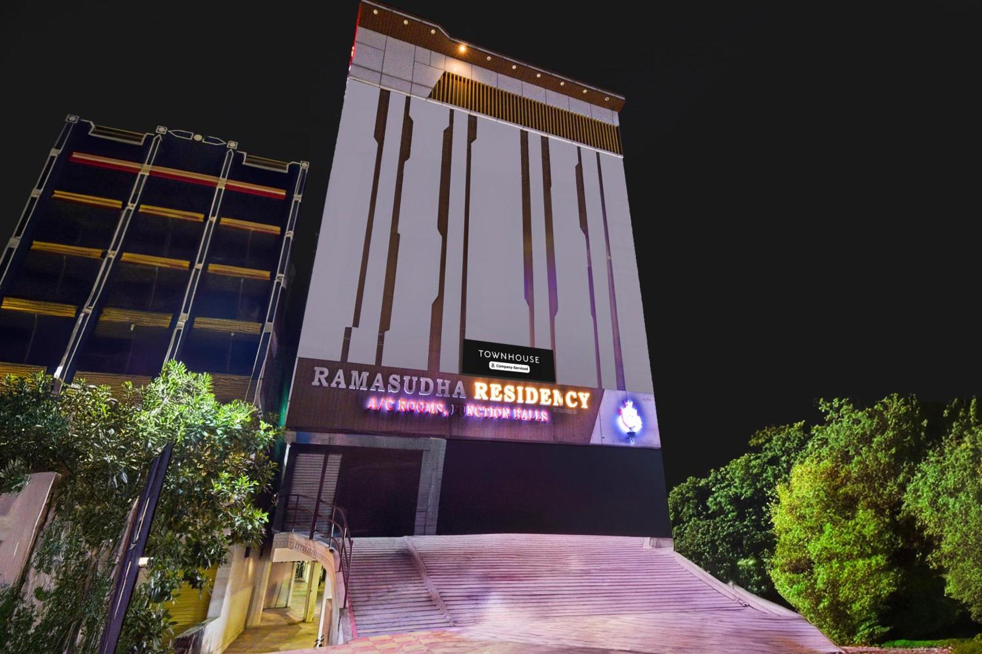Super Townhouse Mancherial Mancherāl Extérieur photo